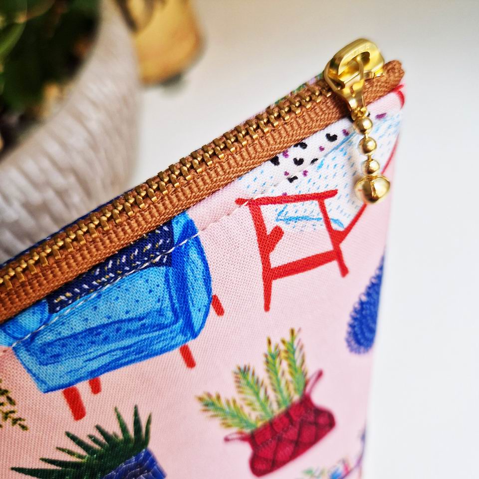 Trousse Molletonnée Beauty and Solitude Rose Pétale – Image 4